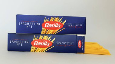 Roma, İtalya - 6 Eylül 2025: Seçilmiş İtalyan Buğdaylı Barilla Spagettisi