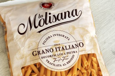 Roma, İtalya - 6 Eylül 2025: İtalyan Buğdaylı La Molisana Makarnası, Bronz Çizgili