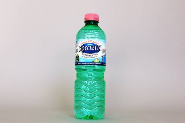 Roma, İtalya - 6 Eylül 2025: Rocchetta Maden Suyu, Oligomineral İtalya 'dan Doğal Bahar