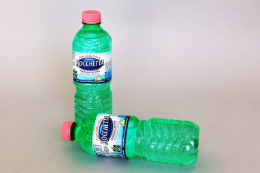 Roma, İtalya - 6 Eylül 2025: Rocchetta Maden Suyu, Oligomineral İtalya 'dan Doğal Bahar