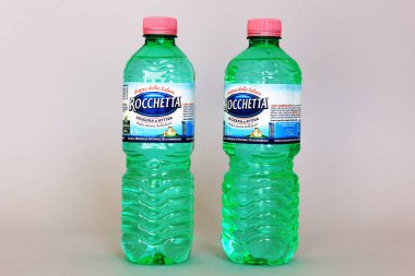 Roma, İtalya - 6 Eylül 2025: Rocchetta Maden Suyu, Oligomineral İtalya 'dan Doğal Bahar