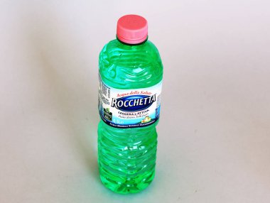 Roma, İtalya - 6 Eylül 2025: Rocchetta Maden Suyu, Oligomineral İtalya 'dan Doğal Bahar