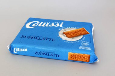 Roma, İtalya - 13 Eylül 2025: Colussi Zuppalatte bisküvileri, İtalya 'da Colussi S.P.A tarafından üretilen süte dalmak için idealdir..