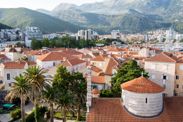 Budva, Karadağ, kırmızı çatılar Kalesi