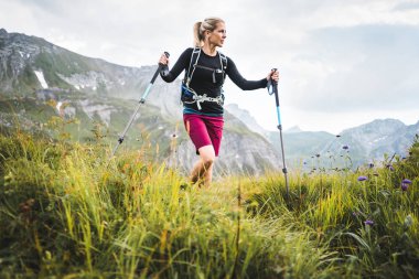 Güzel sportif kız Hiking