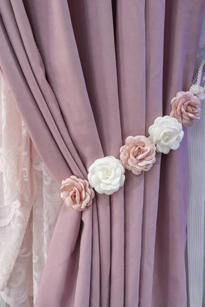 Part Beautifully Draped Curtain Window Room Floral Rose Tieback Close — Stock Photo, Image