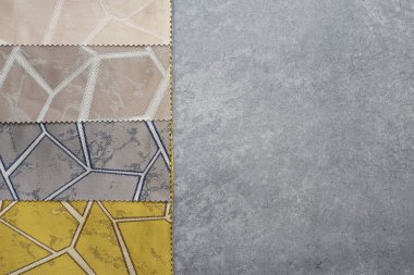 Renkli perde kumaş örnekleri. Birden çok renk kumaş doku seçimi kumaşlar iç dekorasyon için örnekler. Perdeler, tül ve mobilya döşeme