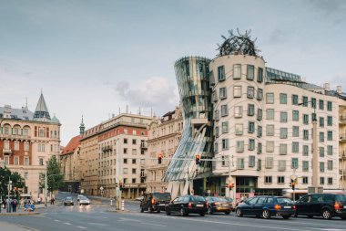 Prague, Çek Cumhuriyeti - 22 Mayıs 2018: dans evi zencefil ve Fred. Bu Kanada Frank Gehry ile işbirliği içinde Hırvat mimar Vlado Miluni tarafından dizayn edilmiştir