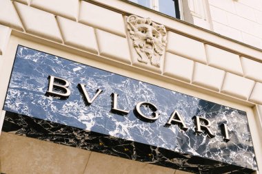 Prag, Çek Cumhuriyeti - 23 Mayıs 2018: Bulgari Boutique Praha, öğretir rue de Paris.