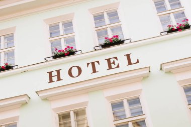 Cephe ve işareti otel