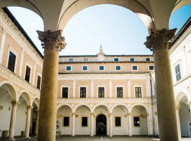 Urbino, İtalya - manastır ducal Sarayı