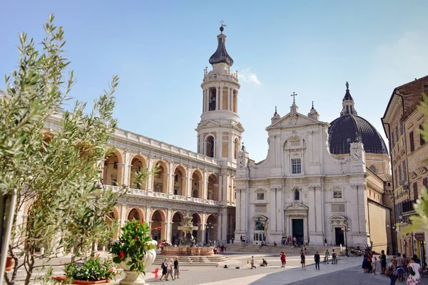 Loreto Italien Augusti 2018 Helgedomen Madonna Loreto Torget Fontänen Och — Stockfoto