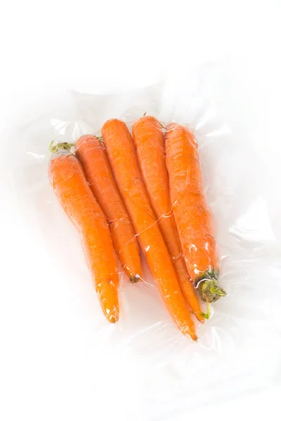 Frische Orange Karotten Vakuumverpackt Auf Weißem Hintergrund — Stockfoto
