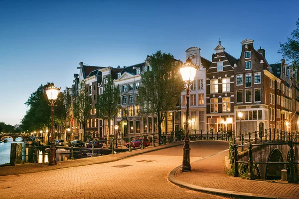 アムステルダム オランダ 2019年5月13日 夕暮れ時のアムステルダムのキーザースグラート運河の景色 — ストック写真