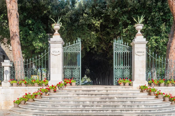 Entree Trap Naar Gemeentelijke Tuin Van Villa Garibaldi Conversano Puglia — Stockfoto