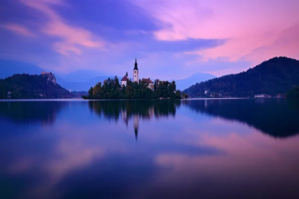 Twilight Avonds Licht Bled Slovenië Lake Eiland Martin Katholieke Kerk — Stockfoto