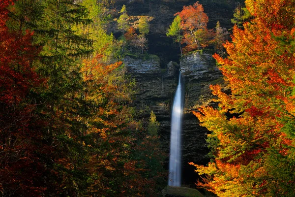 Paisaje Otoñal Eslovenia Naturaleza Europa Cascada Pericnik Alpes Triglav Con —  Fotos de Stock