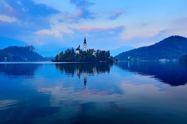 Блед Словения Lake Island Martin Catholic Church Castle Landscape Slovenia — стоковое фото