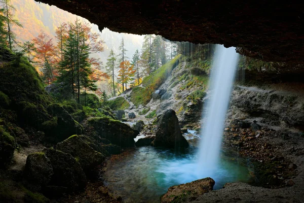 Pericnik Falls Vodopád Národním Parku Triglav Slovenialandscape Přírodě Evropy Mlhavo — Stock fotografie