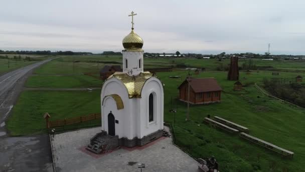 Stará Dřevěná Kaple Ruské Vesnici — Stock video