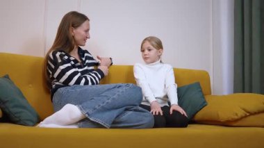 Danışmanlık, çocuk ve psikologla konuşma, sorunları çözmede destek ve yardım, psikolojik veya terapi danışmanlığı. empati ve psikoterapist, okul