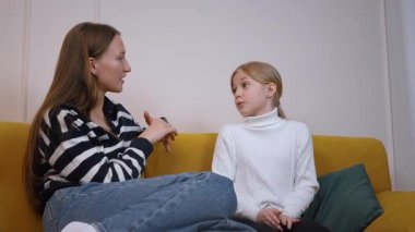 Danışmanlık, çocuk ve psikologla konuşma, sorunları çözmede destek ve yardım, psikolojik veya terapi danışmanlığı. empati ve psikoterapist, okul