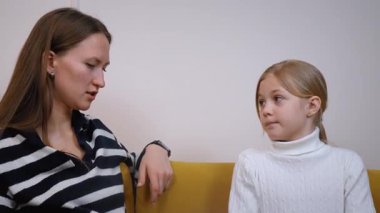 Danışmanlık, çocuk ve psikologla konuşma, sorunları çözmede destek ve yardım, psikolojik veya terapi danışmanlığı. empati ve psikoterapist, okul