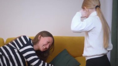 Danışmanlık, çocuk ve psikologla konuşma, sorunları çözmede destek ve yardım, psikolojik veya terapi danışmanlığı. empati ve psikoterapist, okul