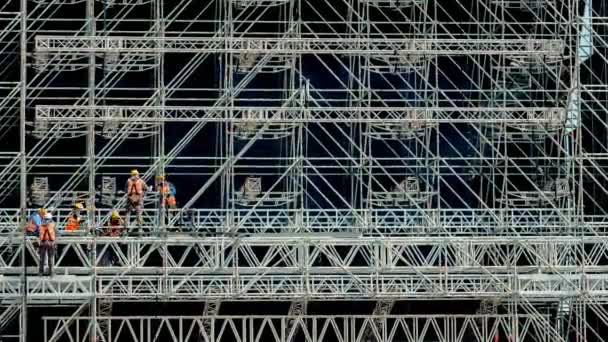 Workers Build Concert Stage Zoom Timelapse — Stock Video