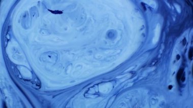 Soyut Renkli Boya Mürekkebi Patlaması Psikedelik Patlama Hareketi. yumuşak renkler, soyut kompozisyon. Mavi mermer zemin ile akrilik dokusu 