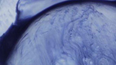 Soyut Renkli Boya Mürekkebi Patlaması Psikedelik Patlama Hareketi. yumuşak renkler, soyut kompozisyon. Mavi mermer zemin ile akrilik dokusu 