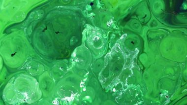 Soyut Renkli Boya Mürekkebi Patlaması Psikedelik Patlama Hareketi. yumuşak renkler, soyut kompozisyon. Yeşil mermer zemin ile akrilik dokusu 