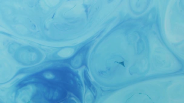 色彩斑斓的油漆水墨爆炸扩散心理爆破运动 柔和的颜色 抽象的构图 蓝宝石背景的丙烯酸质感 — 图库视频影像