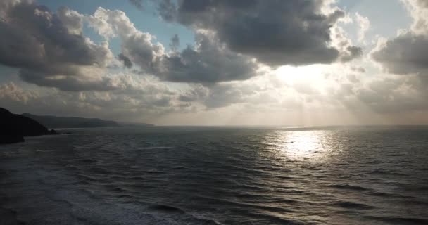 Strzał Pięknego Letniego Zachodu Słońca Plaży Zachód Słońca Nagraniu Drona — Wideo stockowe