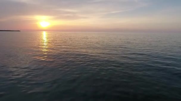 Tiro Belo Pôr Sol Verão Praia Pôr Sol Mar Drone — Vídeo de Stock