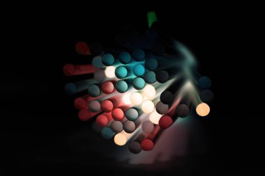 Parti için saman dolu plastik içme arka planı, renkli ve parlak plastik pipetlerin fotokopi alanı ile kapatılması. 