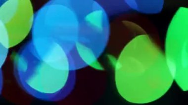 Yeni yıl ışıkları konseptiyle birlikte müzik ışığında bulanık ışık abstrac arkaplan. mavi hareketli parti ışıkları