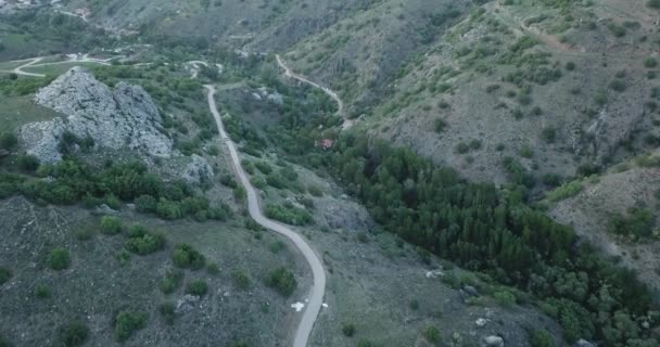 谷と山ドローン映像4K 七面鳥マウンテンパス 日当たりの良いトルコの山のドローン撮影 — ストック動画