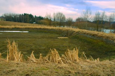 Yapay göletler genellikle balık çiftçiliği için kullanılır..