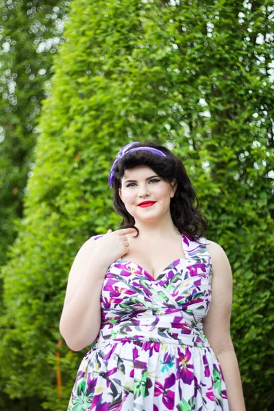 Young Beautiful Size Girl Evergreen Plants Garden Xxl Woman Portrait — Stock Photo, Image