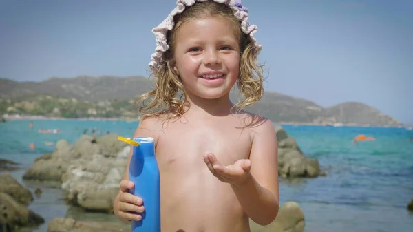 Retrato Una Hermosa Niña Divirtiéndose Mar Linda Sonriendo Panama Crema — Foto de Stock