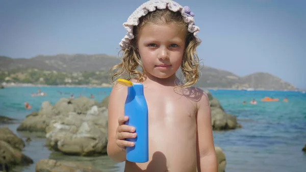 Retrato Una Hermosa Niña Divirtiéndose Mar Linda Sonriendo Panama Crema — Foto de Stock