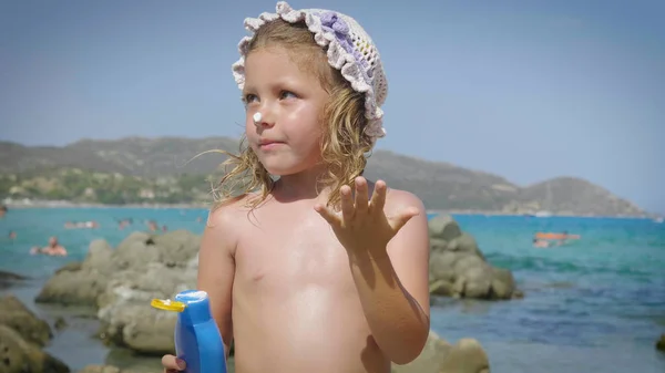 Retrato Una Hermosa Niña Divirtiéndose Mar Linda Sonriendo Panama Crema — Foto de Stock