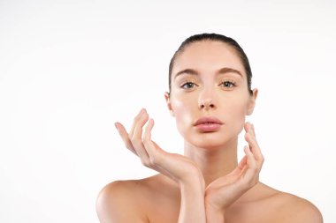 kameraya, kopya alanı seyir mükemmel yüz cilt ile Kafkas esmer kadın portresi