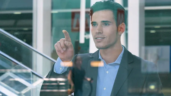 Joven Hombre Negocios Guapo Estudiante Traje Pie Junto Ventana Feliz — Foto de Stock