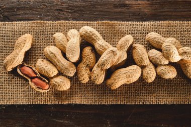 Fıstık yağı, yapmak için hizmet veren bileşimi fıstık ezmesi. Diyet ve sağlıklı beslenme için harika. Kavramı: bal, kurutulmuş meyve, yemek.