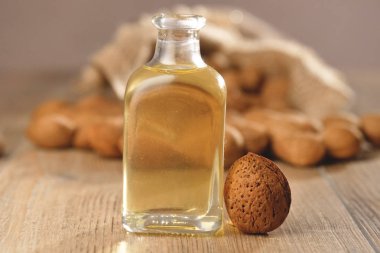 Badem yağı kompozisyon kozmetik, spa, sağlık merkezleri kullanılan. Mükemmel vücut yağı ve nemlendirici cilt. Kavramı: Güzellik, yağlar, kremler, sağlık.