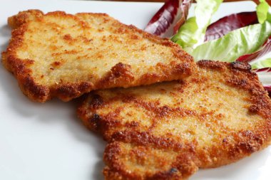 Tabak tavuk biftek olacaktı. Diyet ve sağlıklı beslenme için mükemmel bir beyaz et tavuk olduğunu.