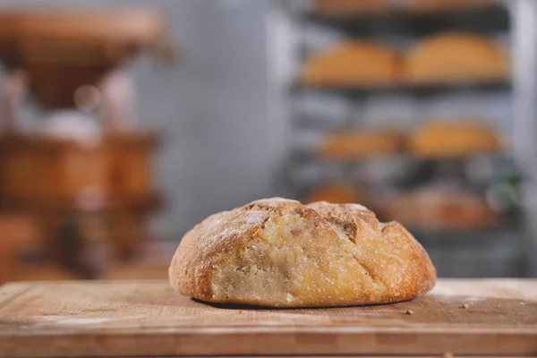 Menutup Roti Hanya Ditarik Keluar Dari Oven Masih Panas Konsep — Stok Foto