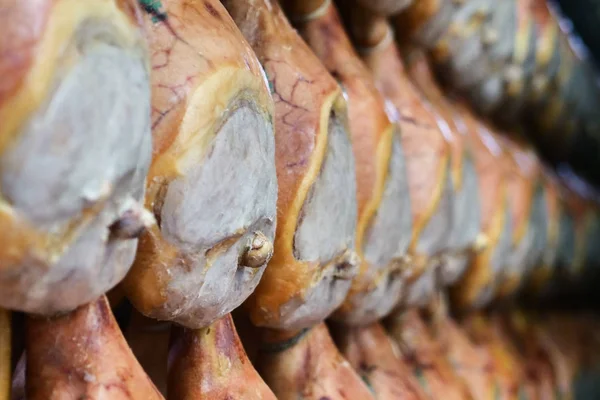 Een Fabriek Van Ham Zijn Hammen Hing Seizoen Het Hebben — Stockfoto